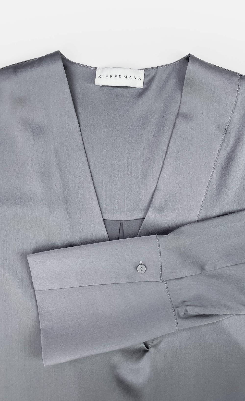 Kiefermann Cetina Seidensatinbluse mit V-Ausschnitt Letzter Tag