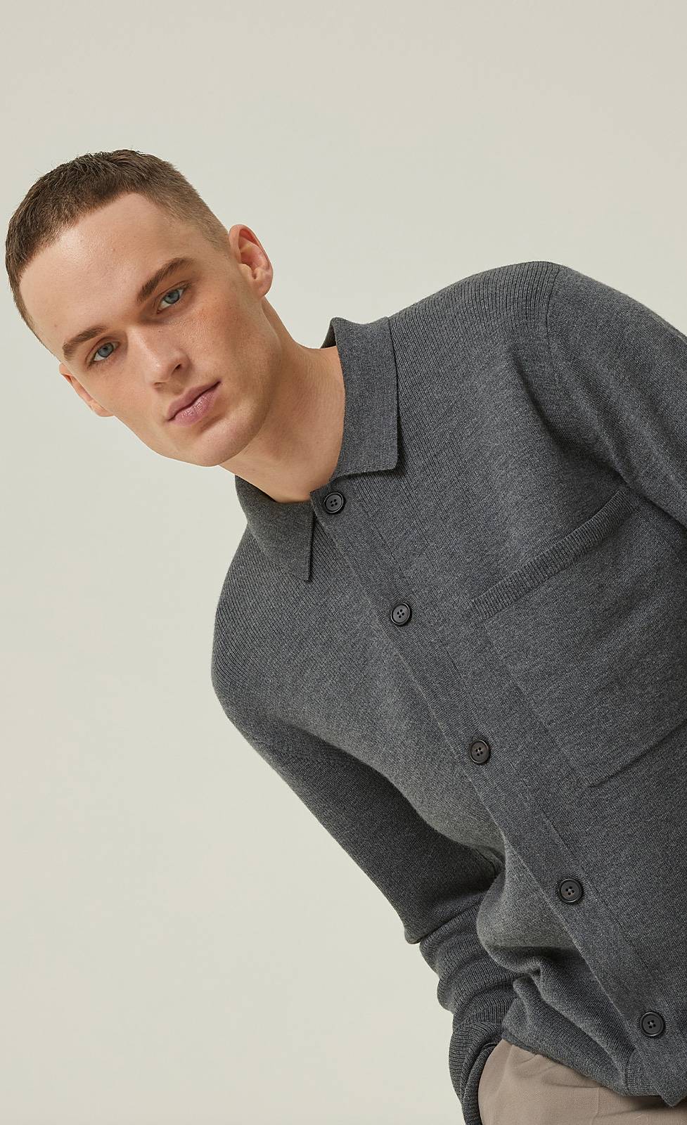 Kiefermann Luke Feinstrickjacke im Hemdstil Zeitbegrenzte Promotion