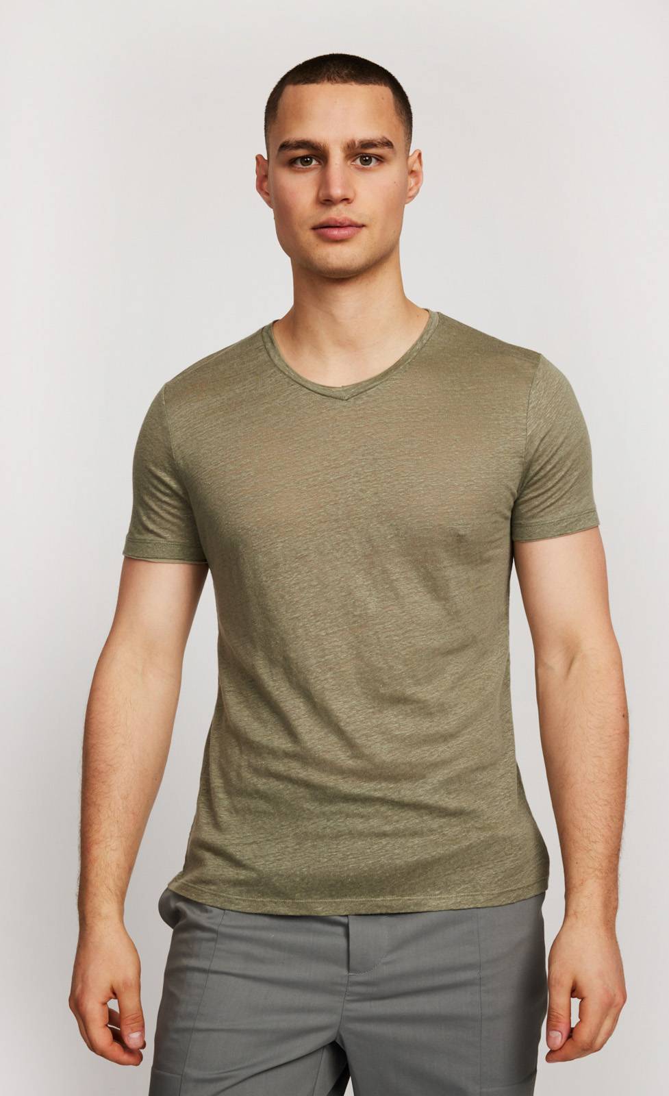 Kiefermann Flynn Leinen V-Ausschnitt-T-Shirt Nur noch ein Tag übrig