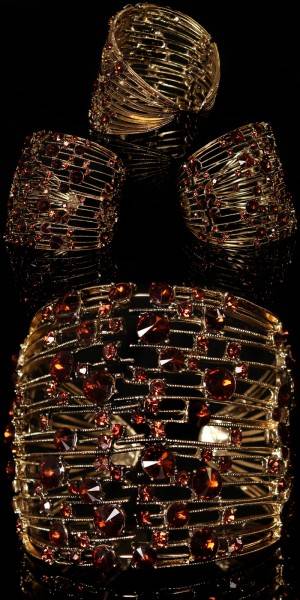 Koucla Stylisher XL-Armreif mit Strasssteinen