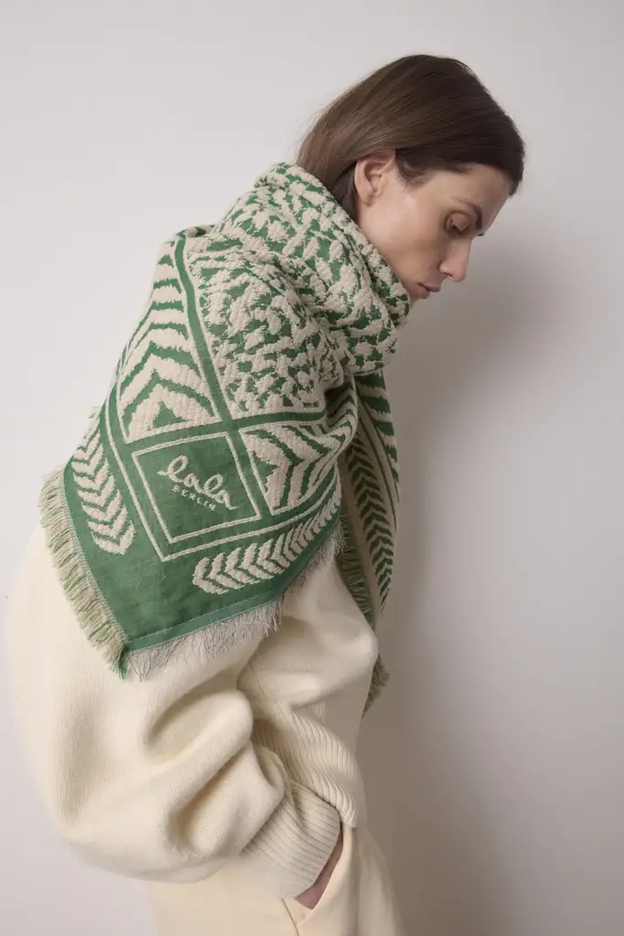 Lala Berlin Triangle Anmye wool mix green/sand Osterangebot