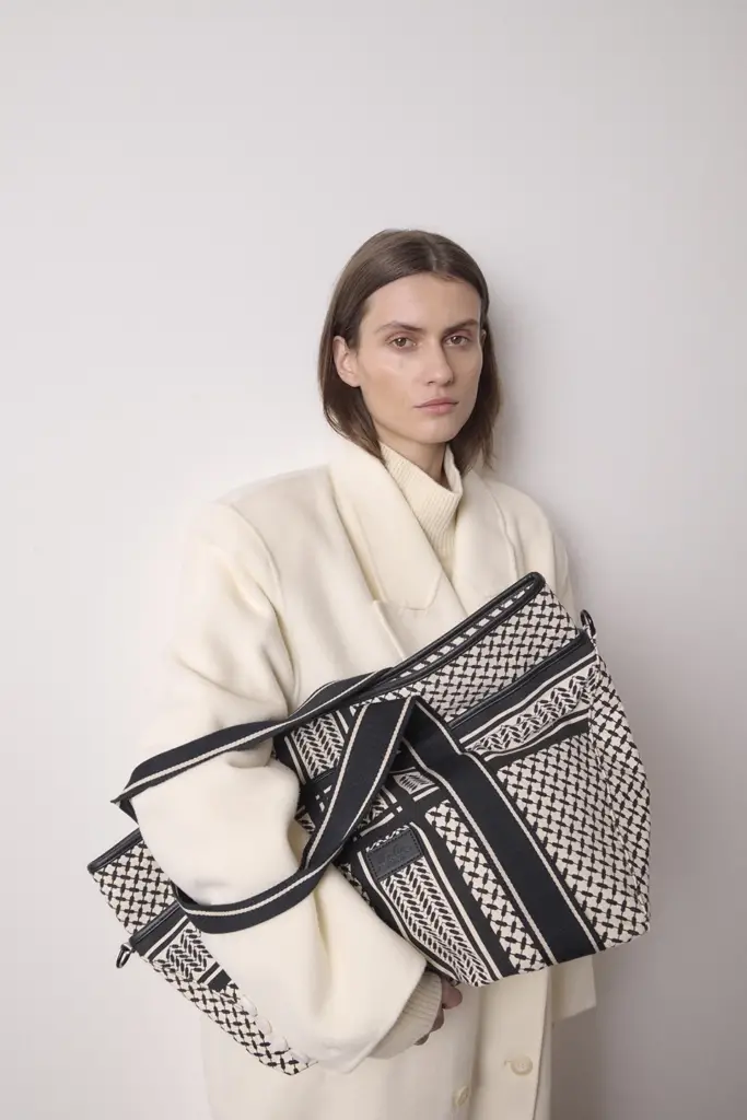 Lala Berlin East West Tote Merge canvas heritage stripe black Jubiläumsangebot