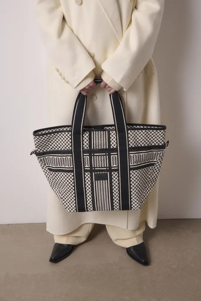 Lala Berlin East West Tote Merge canvas heritage stripe black Jubiläumsangebot