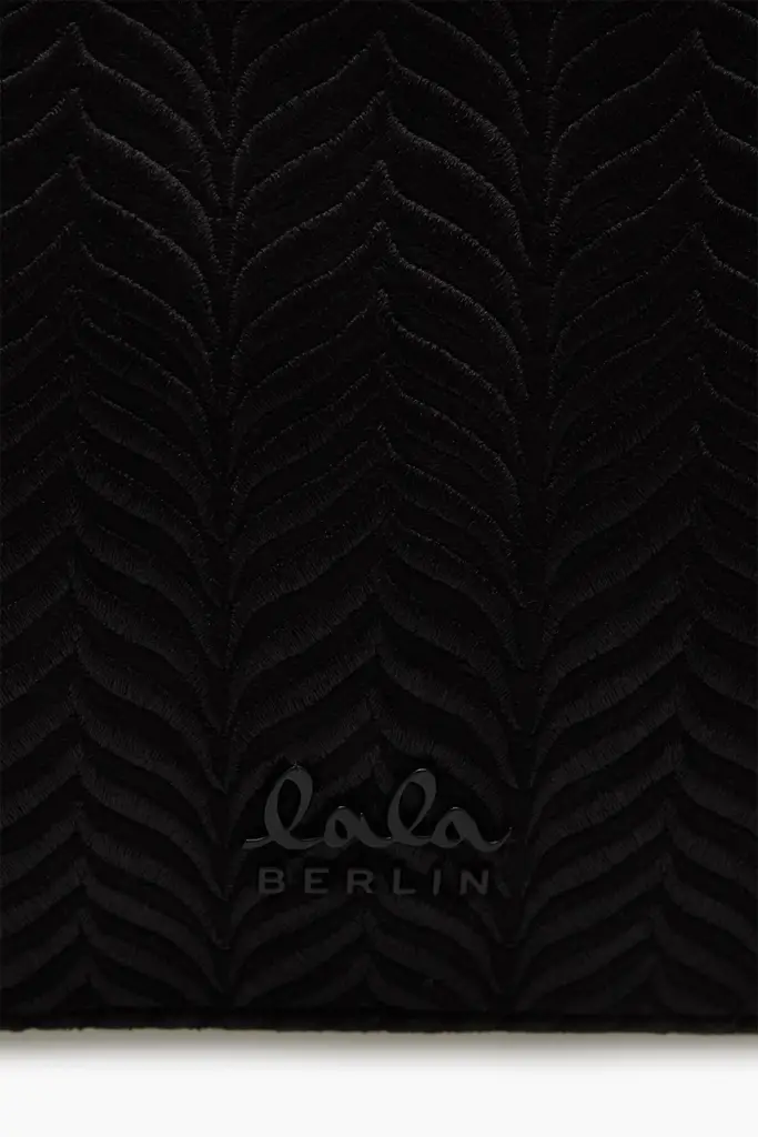 Lala Berlin Crossbody Magna canvas embroidery black Tägliche Deals
