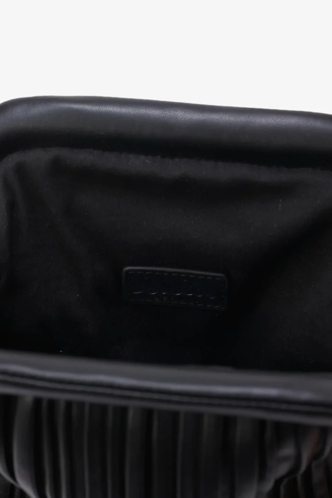 Lala Berlin Crossbody Clutch Maude vegan leather plisse black Nur noch ein Tag übrig