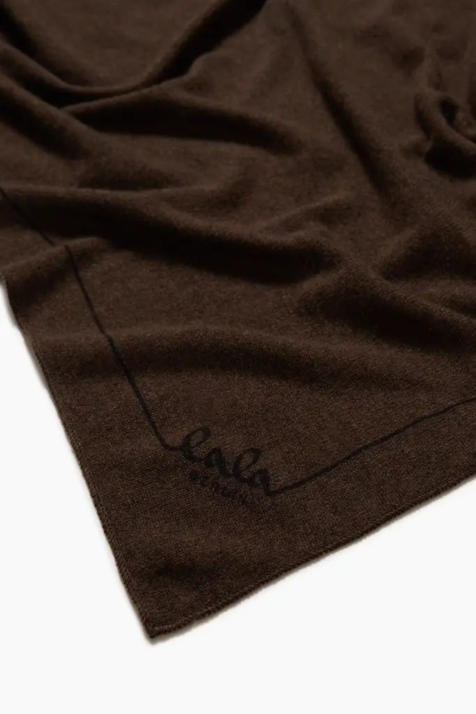 Lala Berlin Triangle Solid M cashmere scricciolo Vatertagsangebot