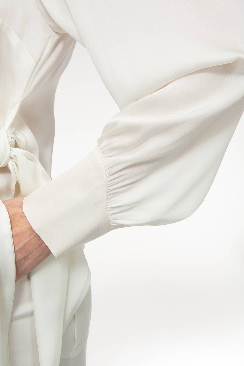 IVI GmbH SOLID SILK Seidenbluse mit Cut-Out Detail weiß Preisnachlass