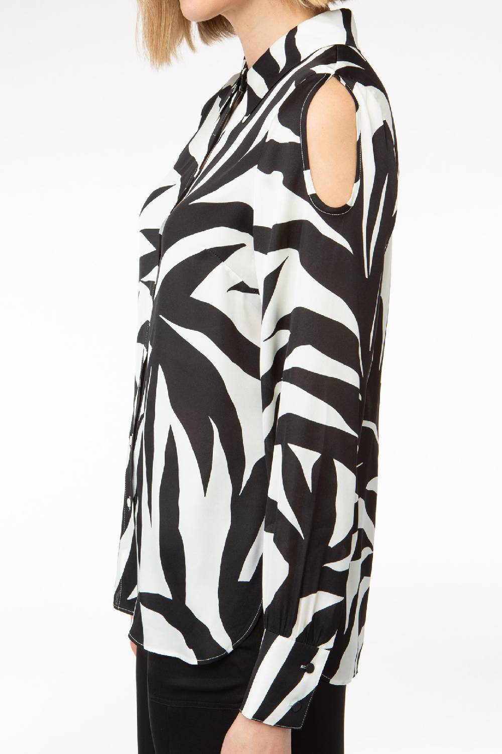 IVI GmbH PALM LEAF BLACK Hemdbluse aus Seide mit Cutout Detail Osterangebot