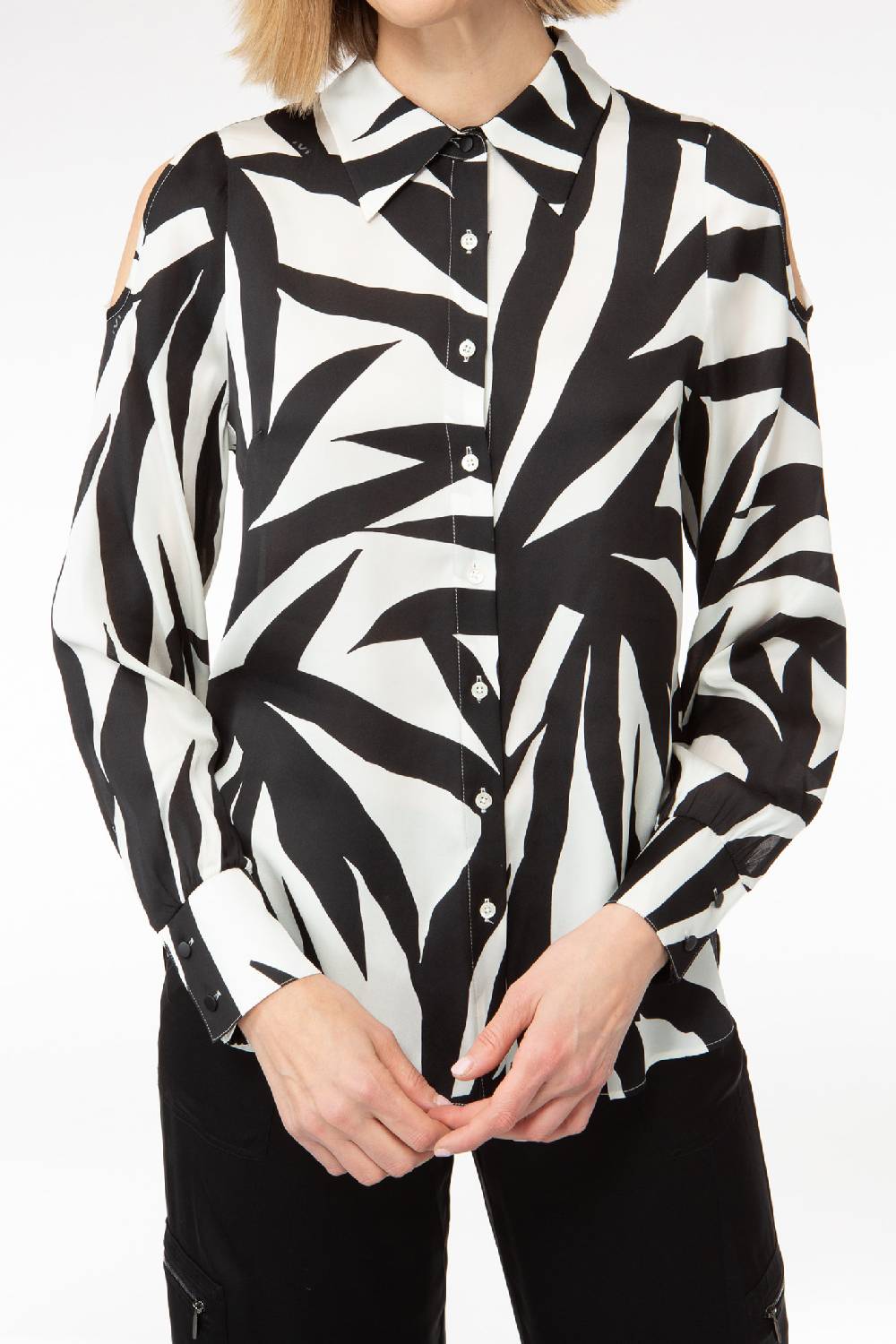 IVI GmbH PALM LEAF BLACK Hemdbluse aus Seide mit Cutout Detail Osterangebot