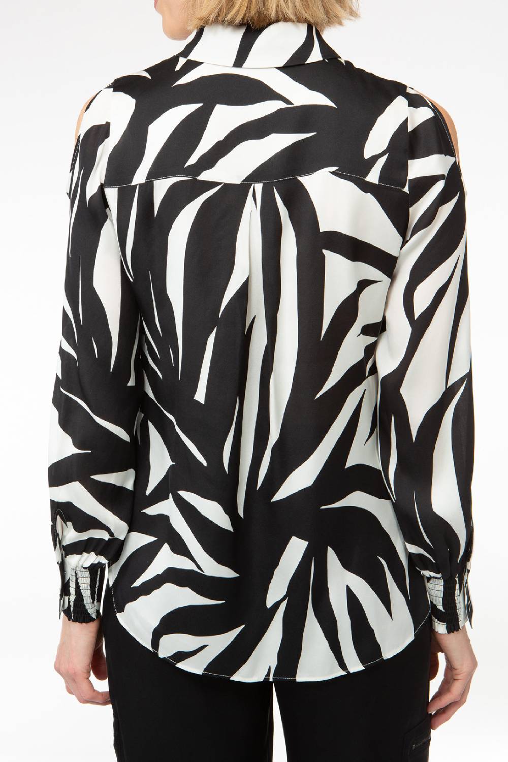IVI GmbH PALM LEAF BLACK Hemdbluse aus Seide mit Cutout Detail Osterangebot