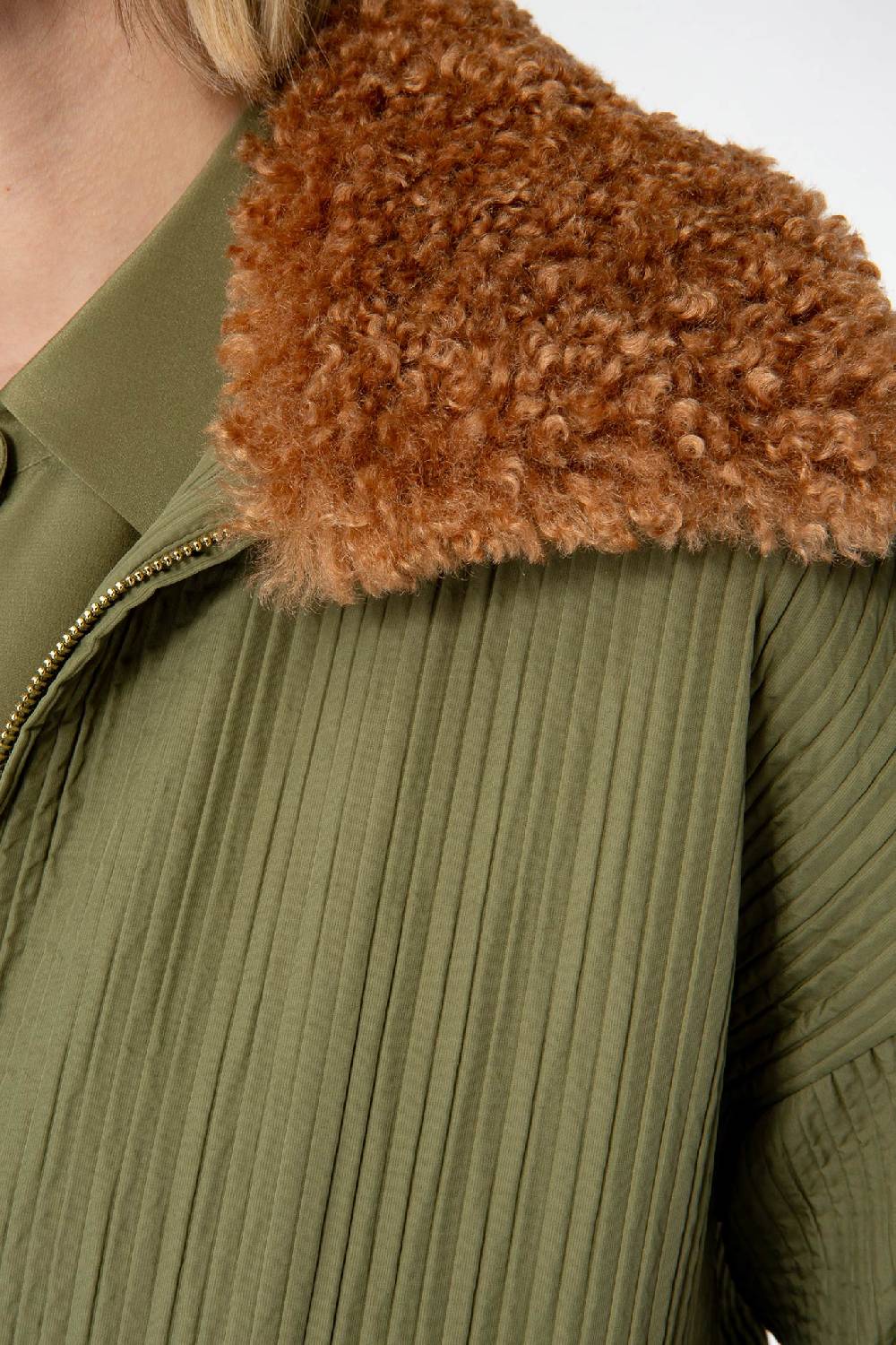 IVI GmbH OUTERWEAR Pilotenjacke mit Fake-Fur Kragen oliv Nur für heute