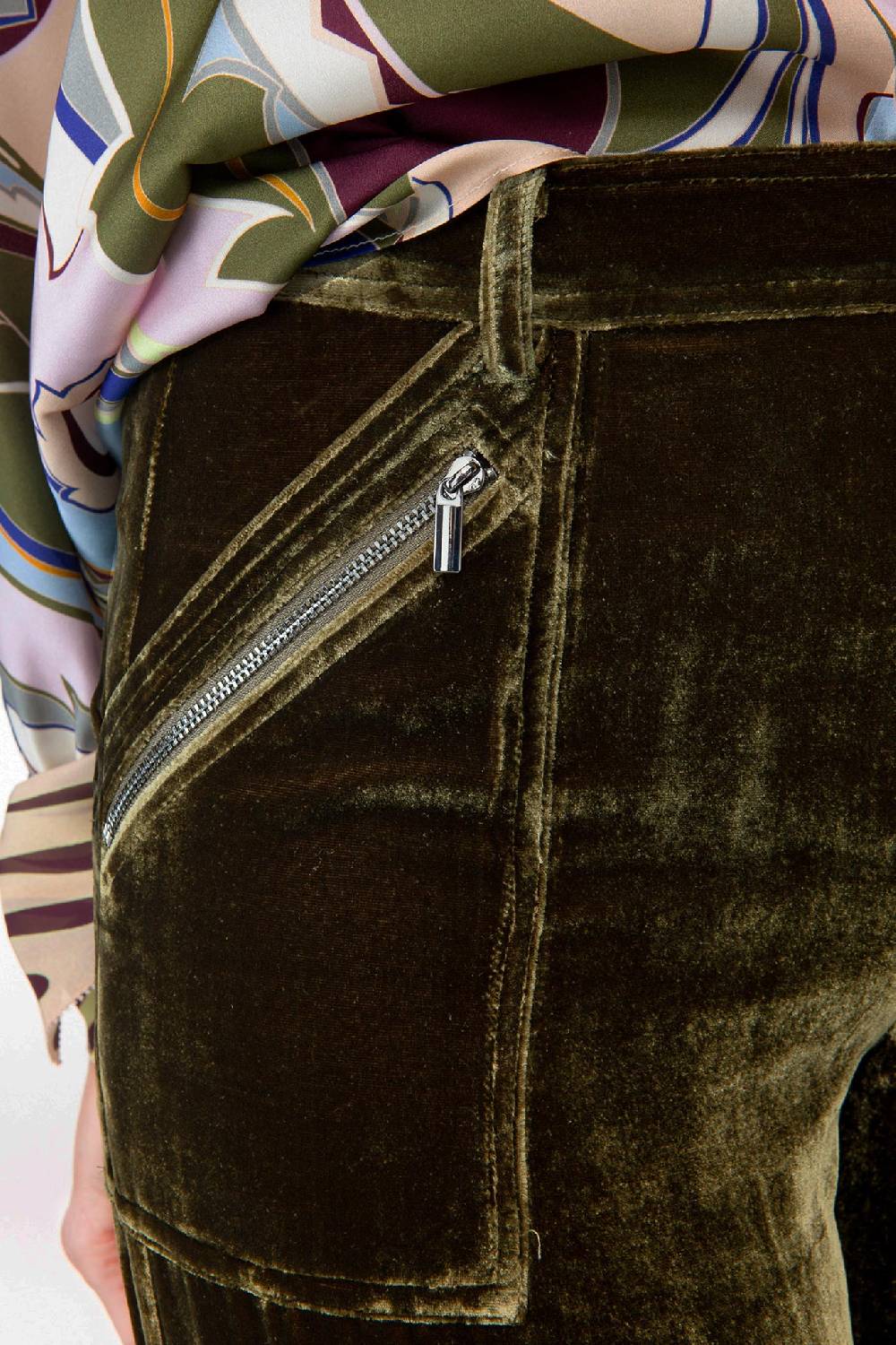 IVI GmbH VELVET Samthose mit Cargo Details oliv Fabrikverkauf