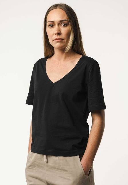 Melawear V-Neck T-Shirt LALI Bundle Räumungsverkauf
