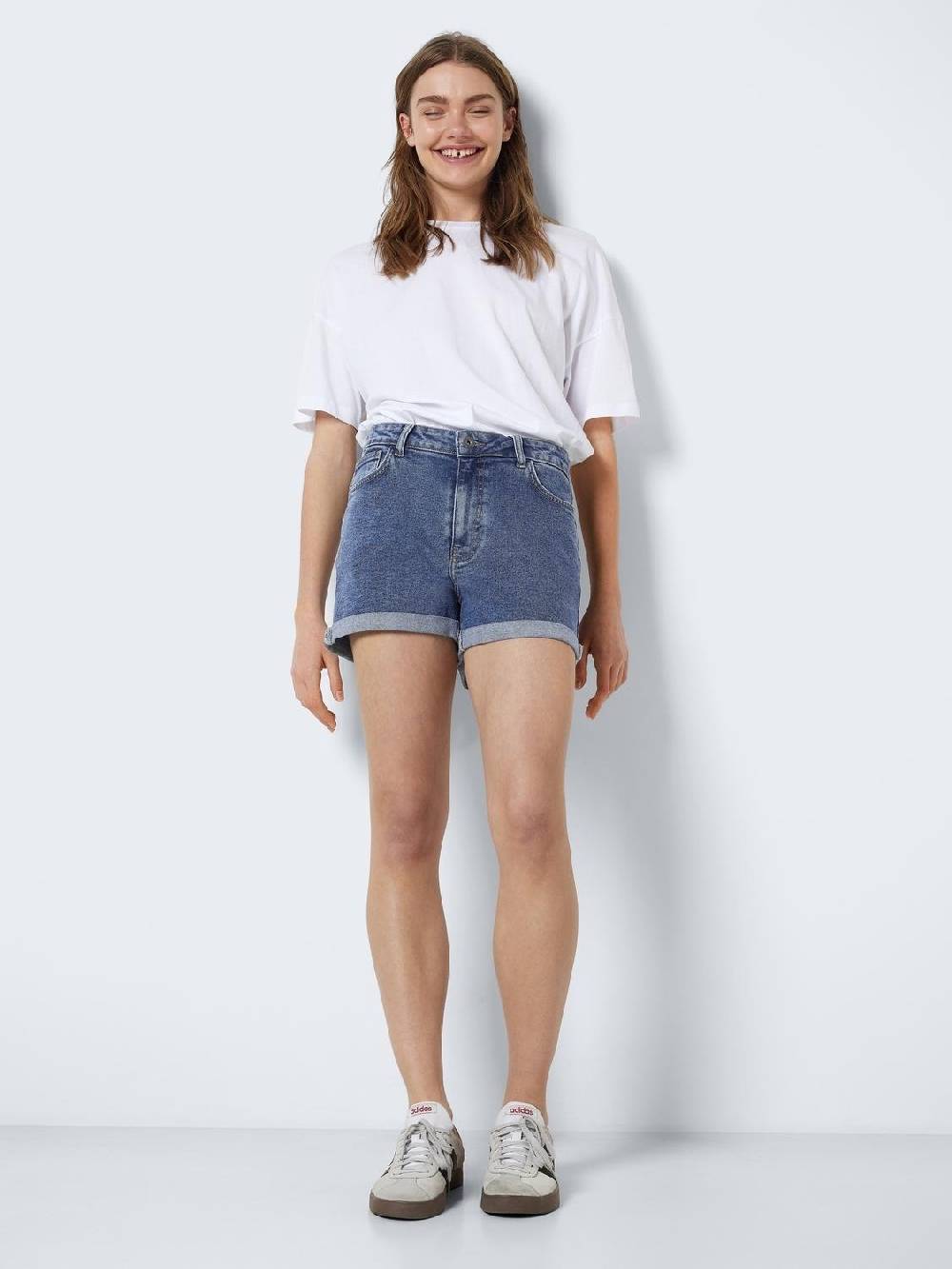 NOISY MAY NMMONI HW SHORTS AZ360 BL NOOS MID BLUE DENIM Räumungsverkauf