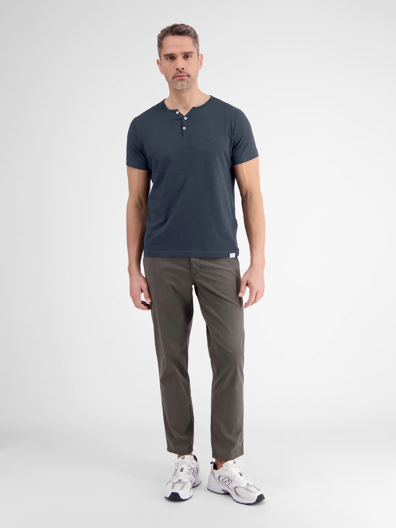 Lerros 2433908 BASIS HENLEY-SHIRT (485 CLASSIC NAVY) im Angebot