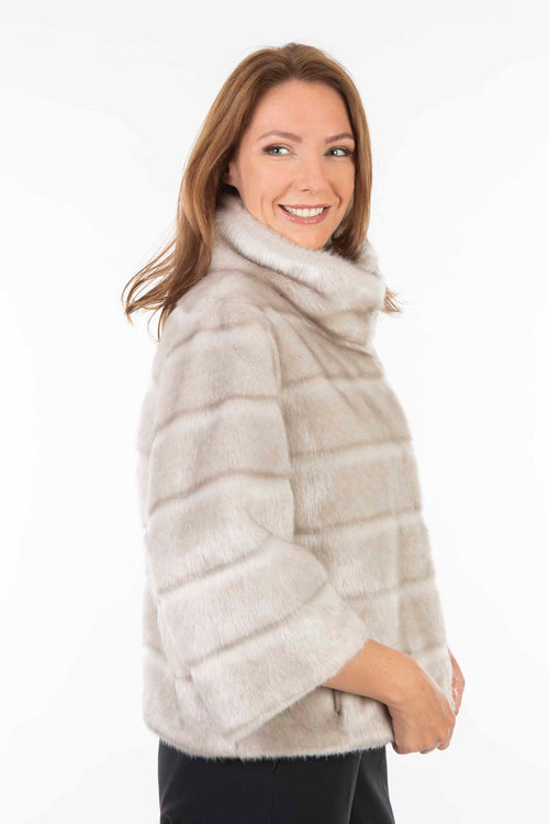 Petite M. Kurze Kunstpelzjacke in Silbergrau Muttertagsangebot