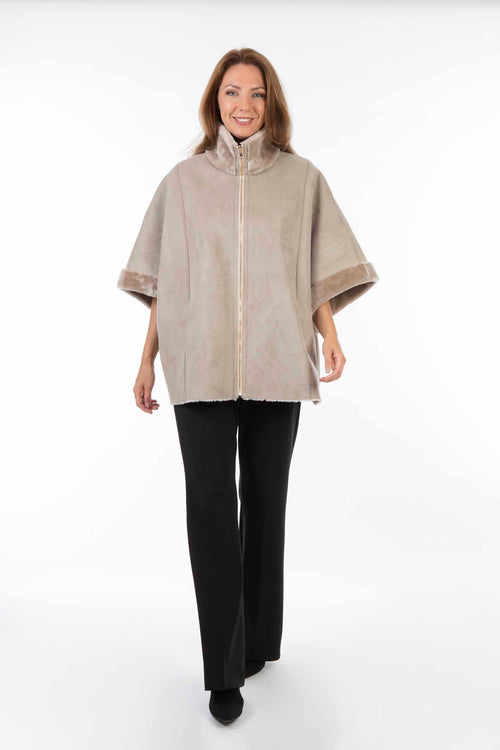 Petite M. Cape zum Wenden in Kunstlammfell Zeitbegrenzte Promotion