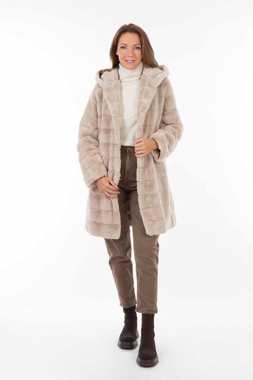 Petite M. Kunstpelz Kurzmantel mit Kapuze Creme Bis zu 50% Rabatt