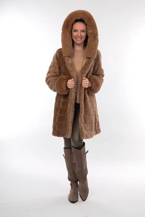 Petite M. Wendemantel mit Kapuze in Kunstfell und Microfaser, Farbe Camel Riesige Ersparnisse