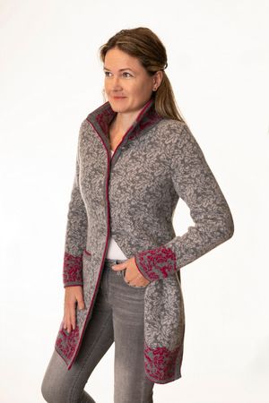 Pezzo D'oro Pezzo D&#039;oro Damenstrickmantel,Grautöne mit dunkelpinken Akzenten, nachhaltig produziert,made in Bayern, Merinowolle