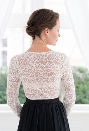 Pezzo D'oro Dirndlbluse aus elastischer Spitze creme 3/4 Arm, Dirndlspitzenbluse Letzter Tag