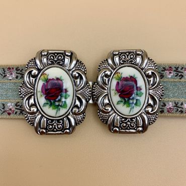 Pezzo D'oro Dirndlschließe Rosenmotiv rot,Schürzenschließe,antiksilber Sonderangebot der Fabrik