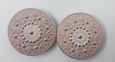 Pezzo D'oro Dirndlschließe,Schürzenschnalle in Metall,farbig coloriert,Trachtenschließe Bis zu 55% Rabatt