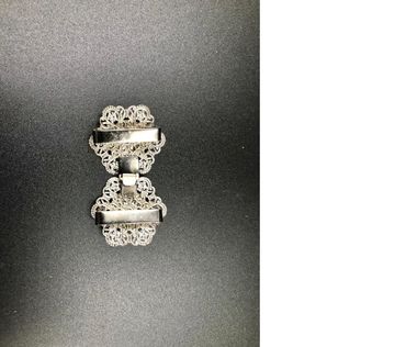 Pezzo D'oro Schürzenschließe, Dirndlschließe, altsilber mit altgold/weiß Jubiläumsangebot