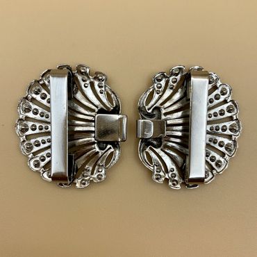 Pezzo D'oro Schürzenschließe, filigrane Pfauenfeder, altsilber,2 tlg Heißer Verkauf