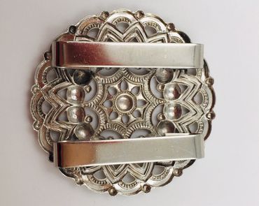 Pezzo D'oro Schürzenschließe,zur Deko an Schürze, filigran silber Blitzangebot