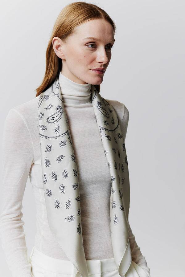 Prinz Berlin Seidentuch Paisley 90 Off-White Im Verkauf