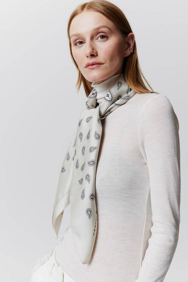 Prinz Berlin Seidentuch Paisley 90 Off-White Im Verkauf