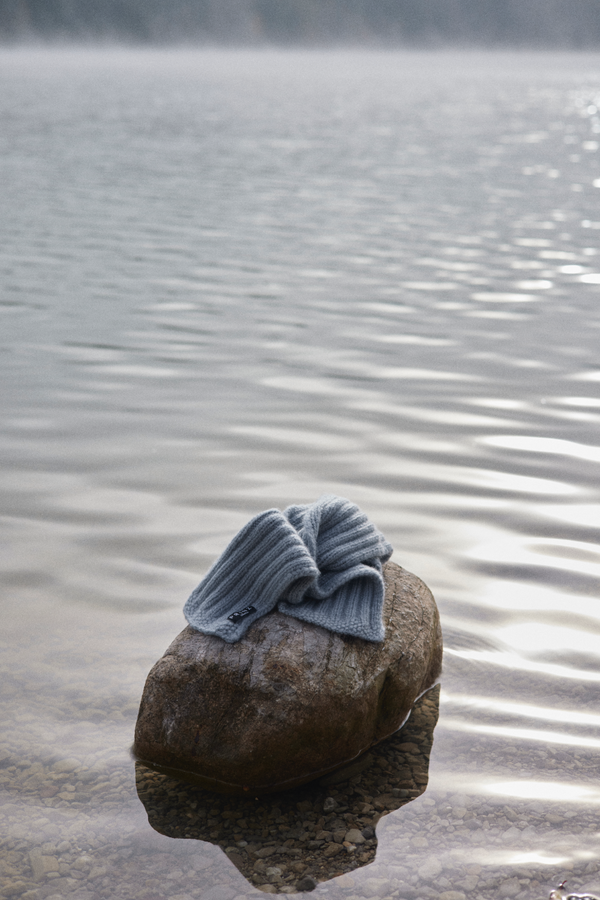 Prinz Berlin Kaschmir Kurzschal Hand Knit Kristallblau Osterangebot