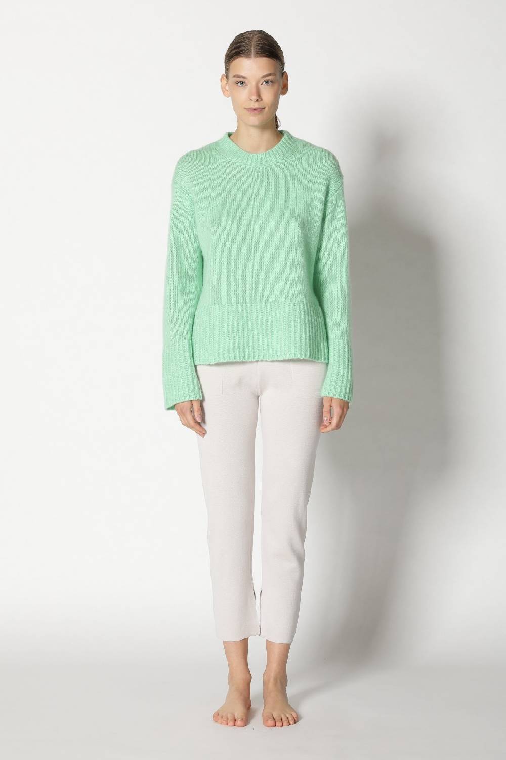 Sminfinity fluffy crew jumper + silky cropped pants Verkauf