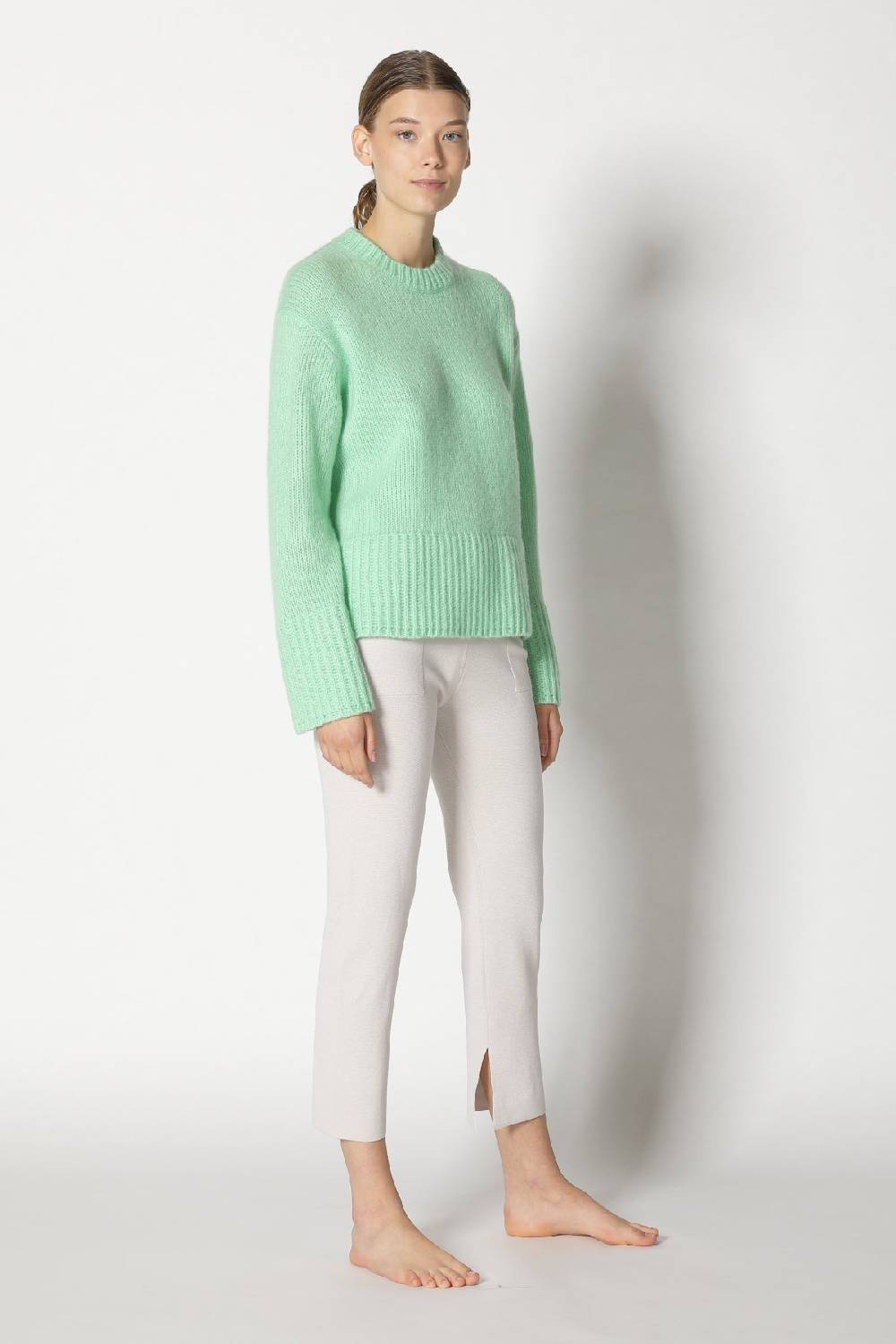 Sminfinity fluffy crew jumper + silky cropped pants Verkauf