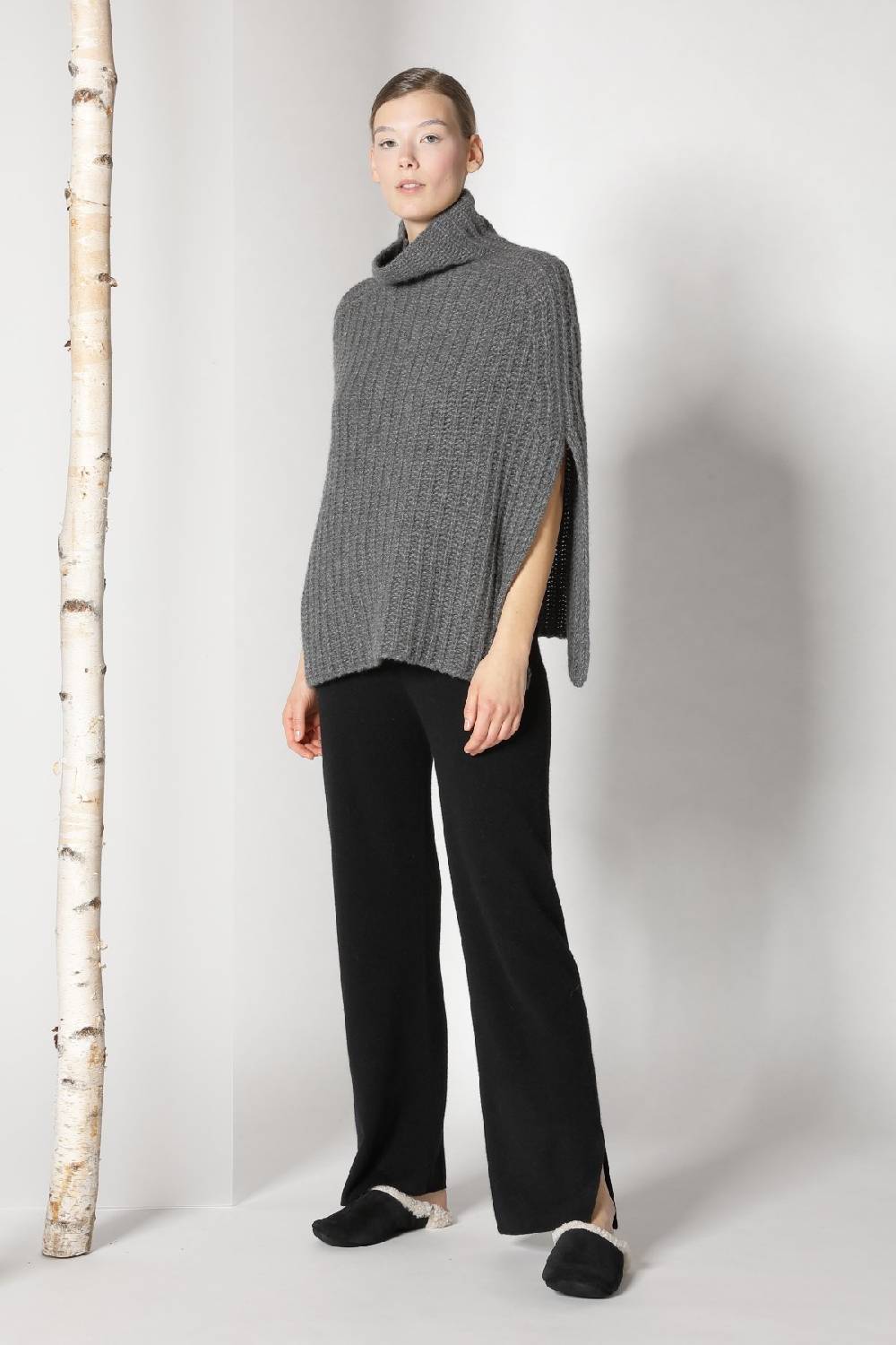 Sminfinity fluffy ribbed turtleneck cape + pure slitted pants Auslauf