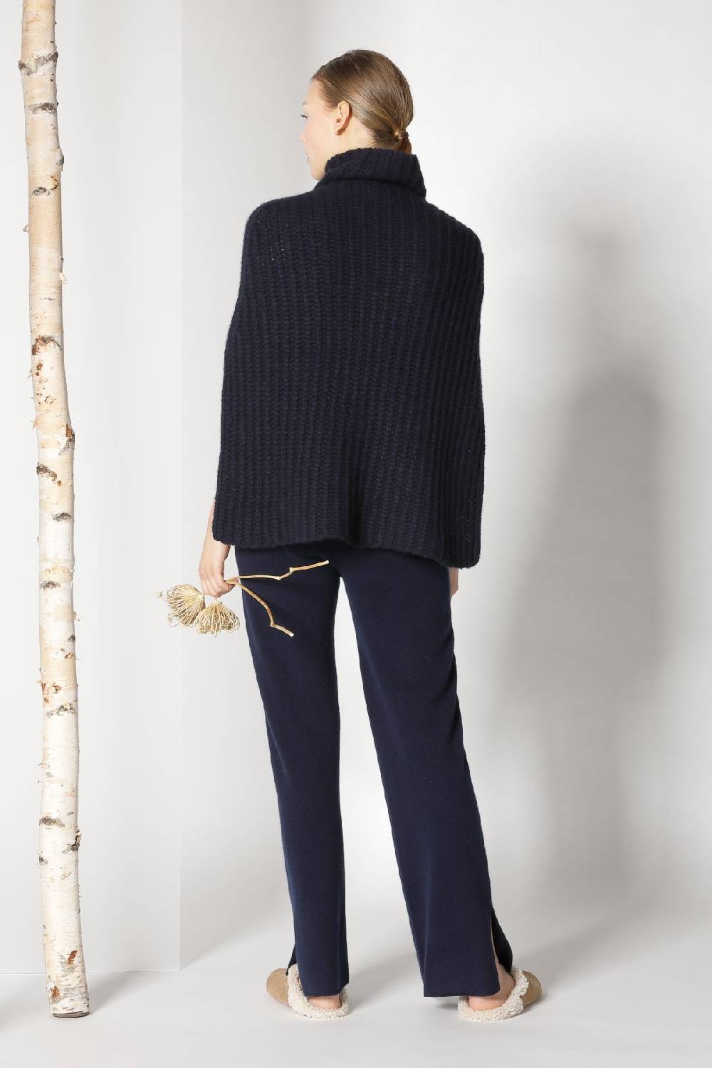 Sminfinity fluffy ribbed turtleneck cape + pure slitted pants im Angebot