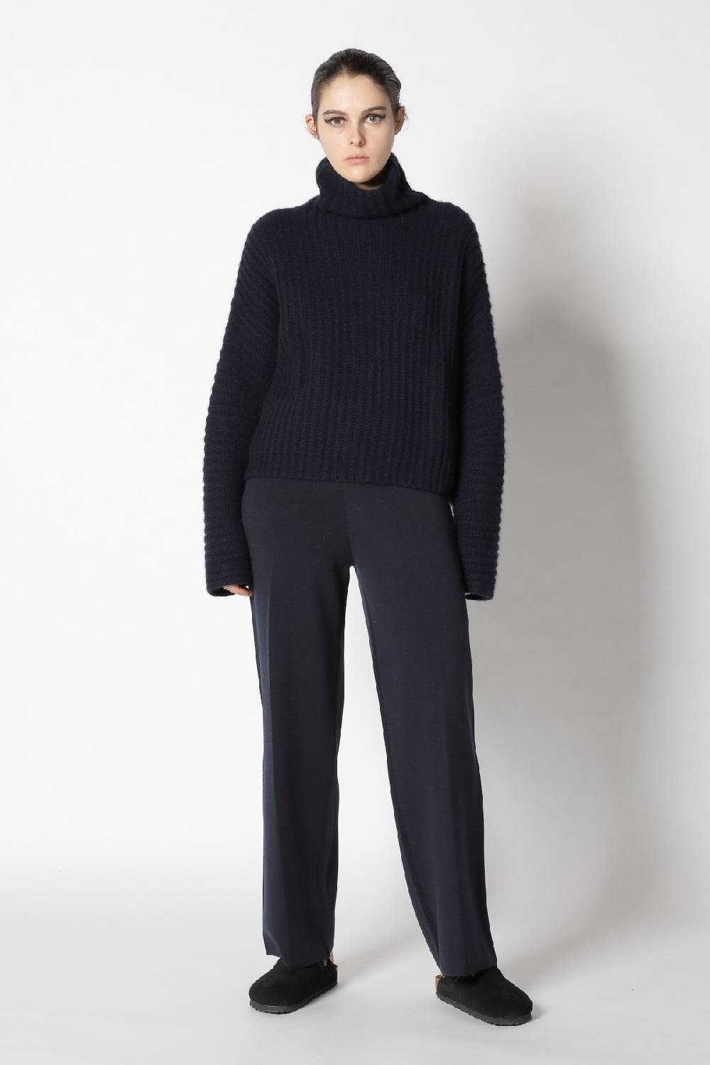 Sminfinity fluffy rib turtle + silky suit pants Räumungsverkauf