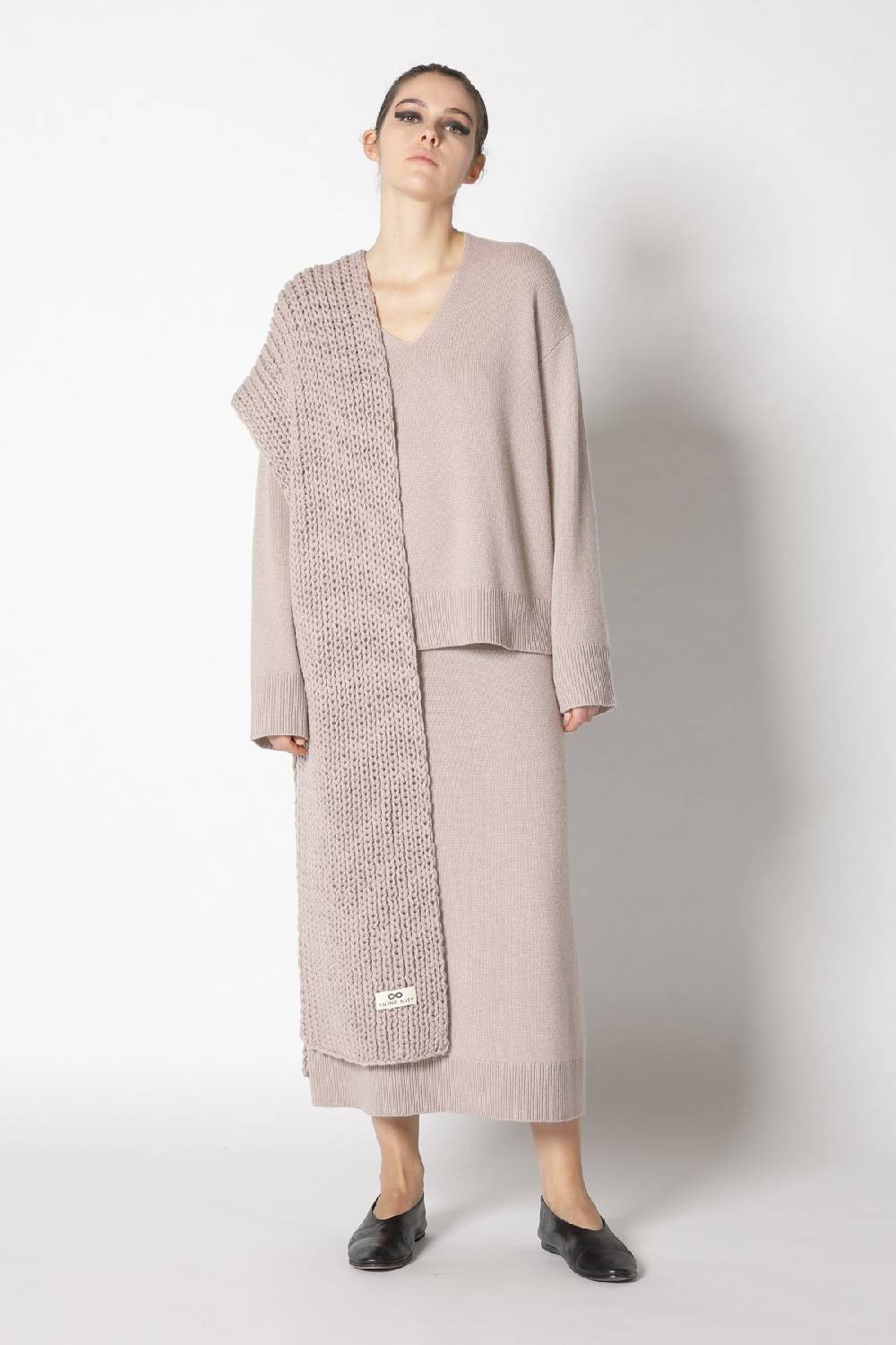 Sminfinity pure V neck + loosely 1x1 rib scarf + pure A skirt Wochenangebot