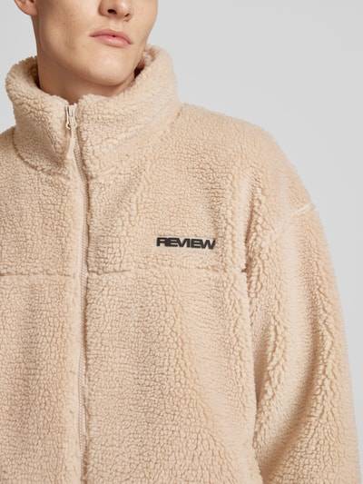 Peek & Cloppenburg REVIEWFleecejacke mit Label-Detail in ecru Bis zu 60% Rabatt