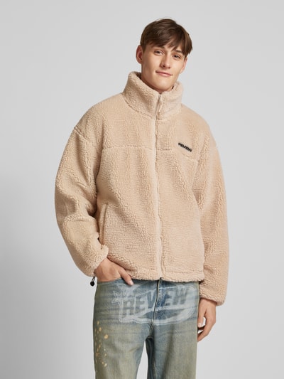 Peek & Cloppenburg REVIEWFleecejacke mit Label-Detail in ecru Bis zu 60% Rabatt