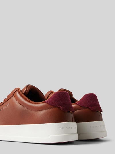 Peek & Cloppenburg Tommy HilfigerSneaker aus Leder mit Label-Detail in cognac Heißer Verkauf