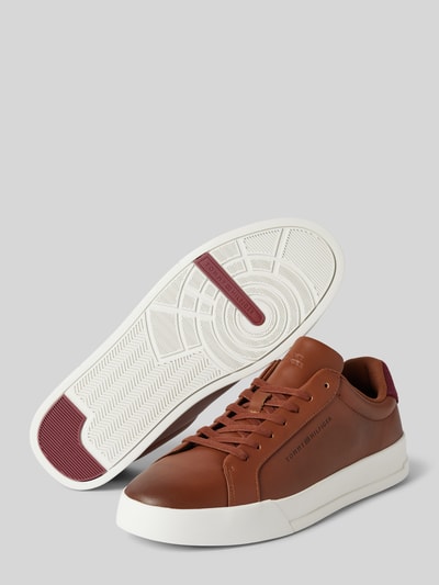Peek & Cloppenburg Tommy HilfigerSneaker aus Leder mit Label-Detail in cognac Heißer Verkauf
