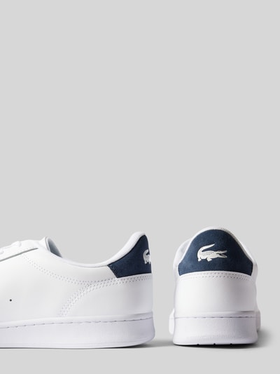 Peek & Cloppenburg LacosteLedersneaker mit Logo-Stitching Modell 'CARNABY' in weiss Kauf eins, bekomm eins gratis