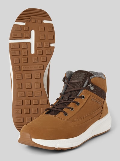 Peek & Cloppenburg Tommy HilfigerLedersneaker mit Label-Patch Modell 'WARM NUBUCK' in cognac Nur noch ein Tag übrig
