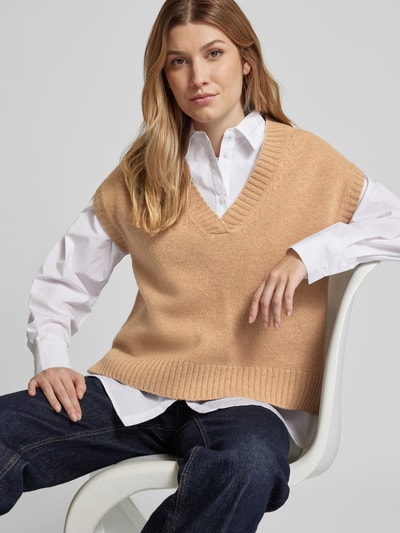 Peek & Cloppenburg Christian Berg WomanPullunder aus Lanawolle mit V-Ausschnitt in camel Sonderangebot der Fabrik