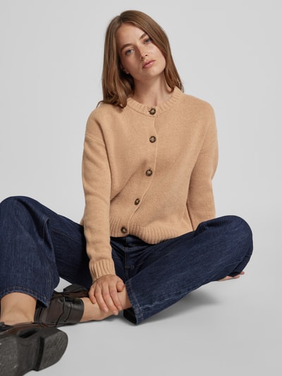 Peek & Cloppenburg Christian Berg WomanStrickjacke aus Wolle mit Rundhalsausschnitt in camel Versandkostenfrei